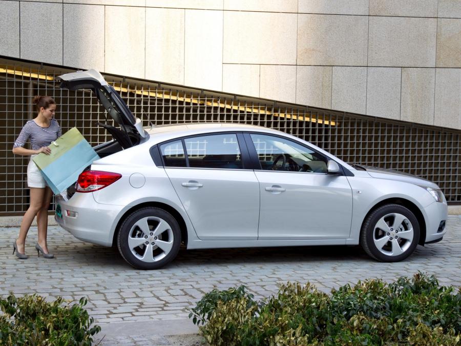  Chevrolet Cruze Hatchback 2011 года  (фото 2 из 19)